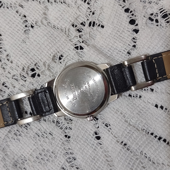 Working Decree Ladies Watch - Picture 4 of 9